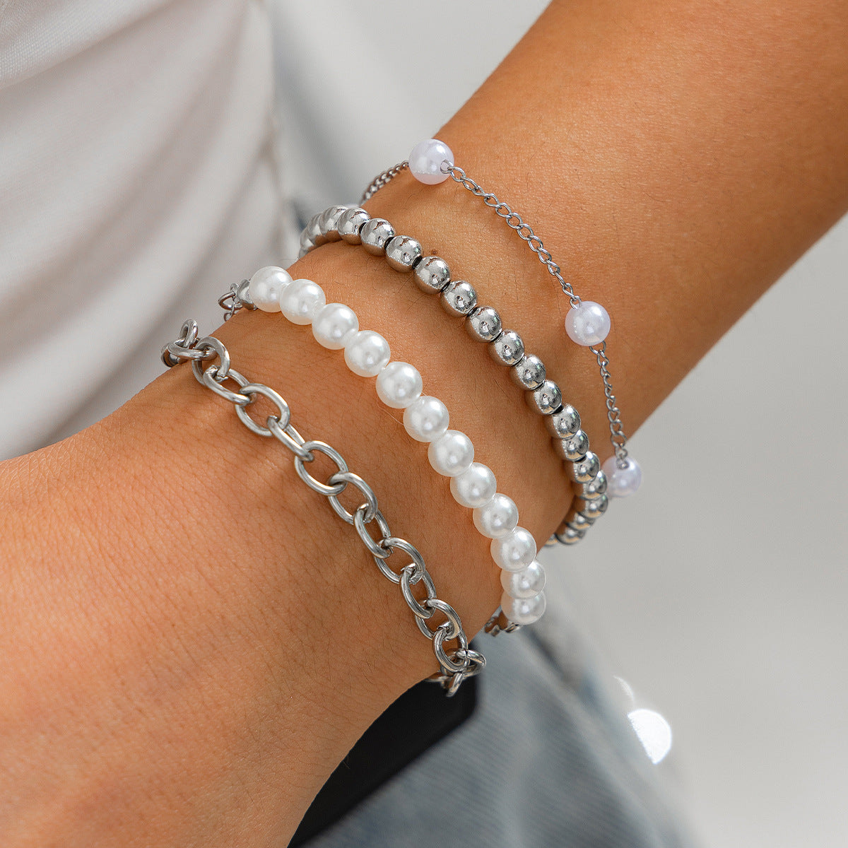 Fashionable Bracelet Beaded Bracelet Set with a Pearl like Style